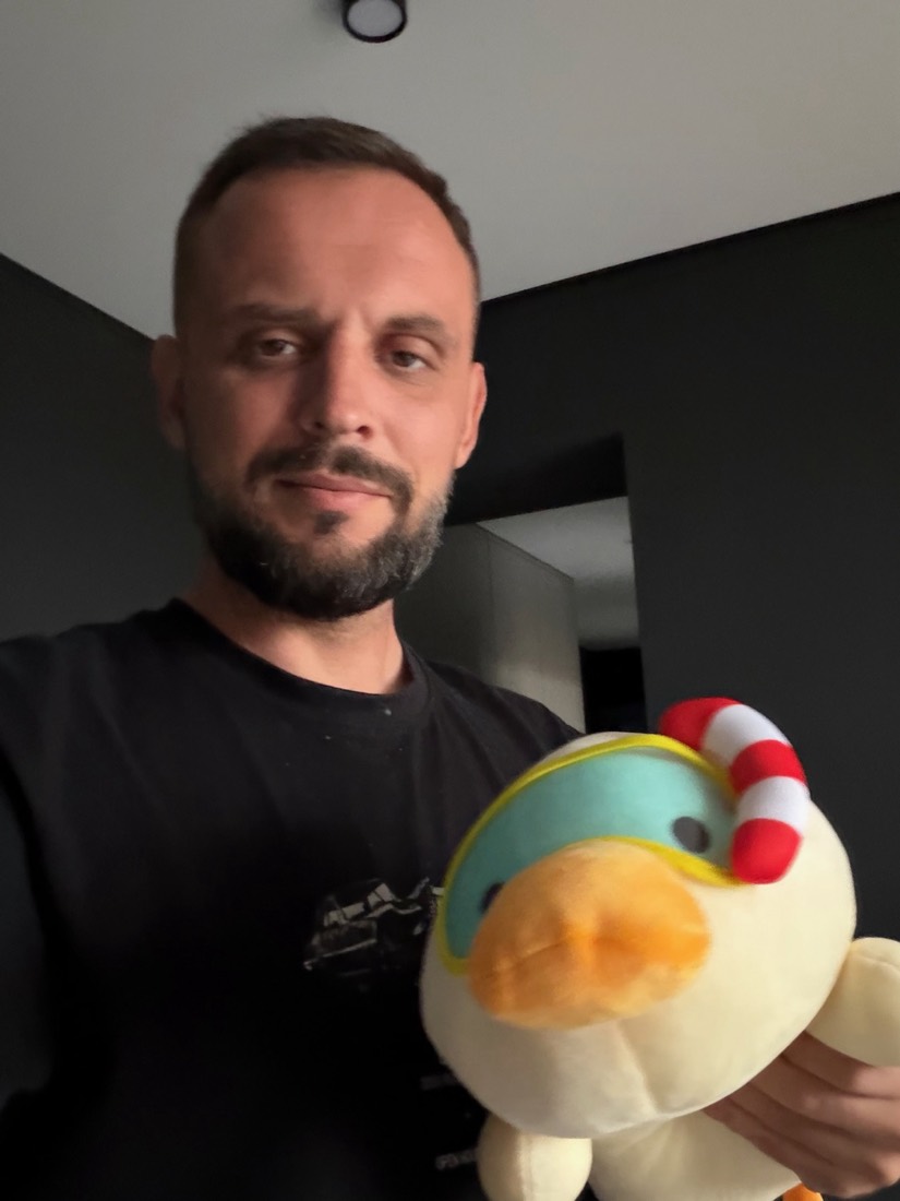 Игрушка в руках